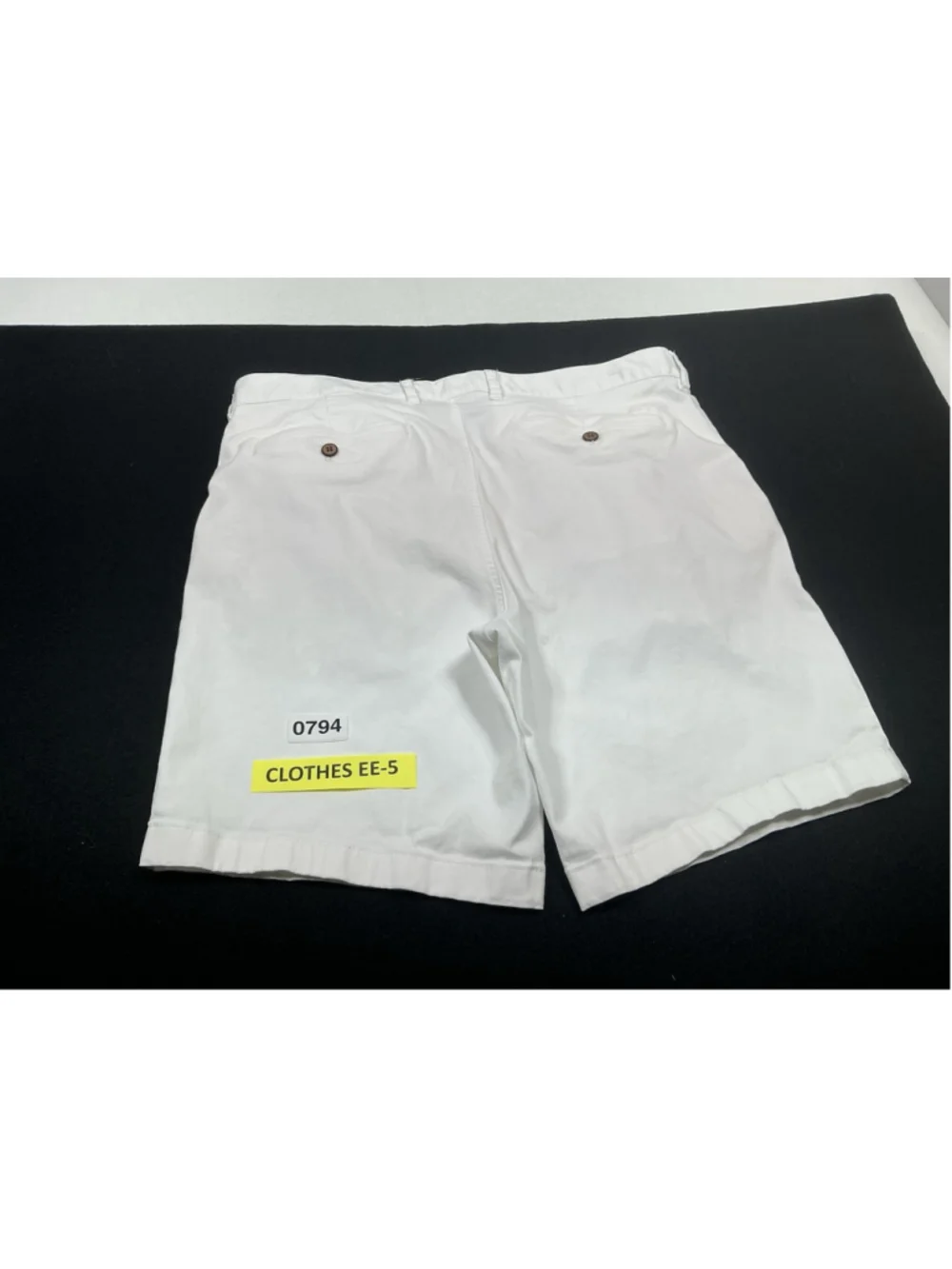 Tommy Bahama Men’s White Chino Shorts Flat Front 9 in Inseam waist 38 inches